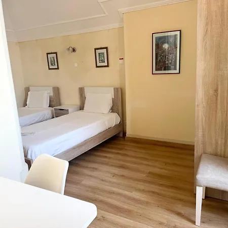 Central Guest House 3*