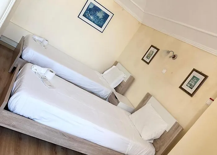Central Guest House 게스트하우스 피게이라다포즈
