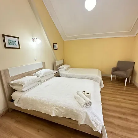 Central Guest House 게스트하우스 피게이라다포즈