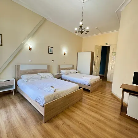 Central Guest House 3*