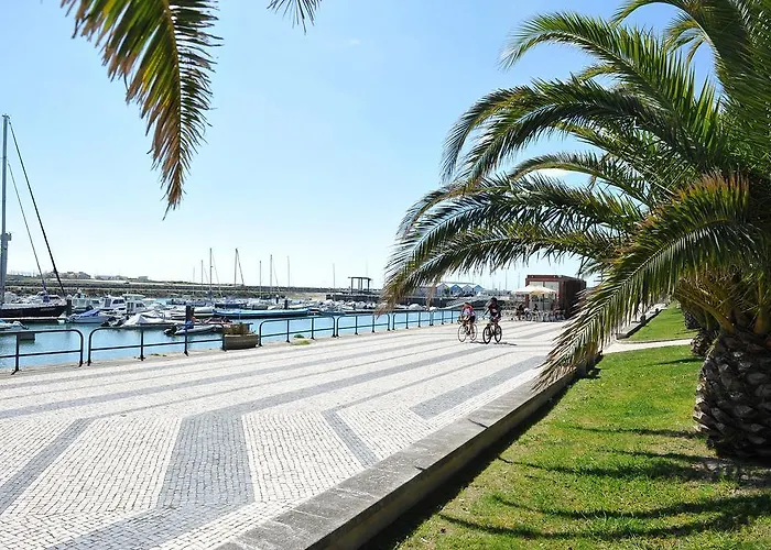 Central Guest House Гостевой дом Фигейра-да-Фош