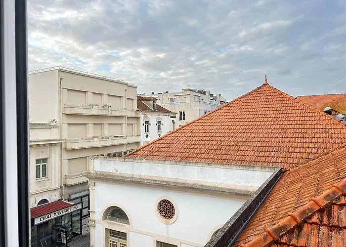 Central Guest House Гостевой дом Фигейра-да-Фош