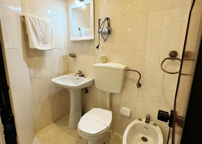 Central Guest House Гостевой дом Фигейра-да-Фош