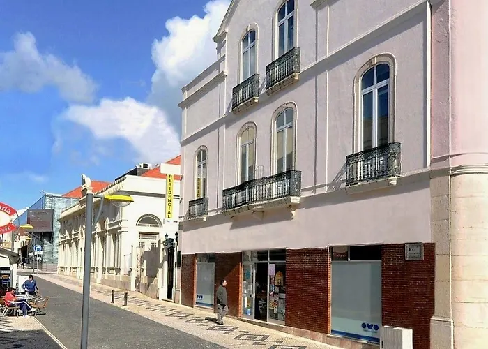 Central Guest House Гостевой дом Фигейра-да-Фош