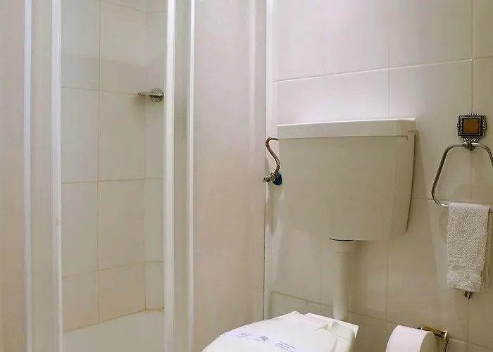 Central Guest House Гостевой дом Фигейра-да-Фош