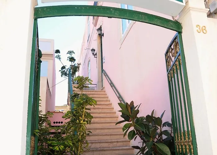 Central Guest House 3*