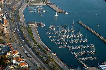 Central Guest House Фигейра-да-Фош